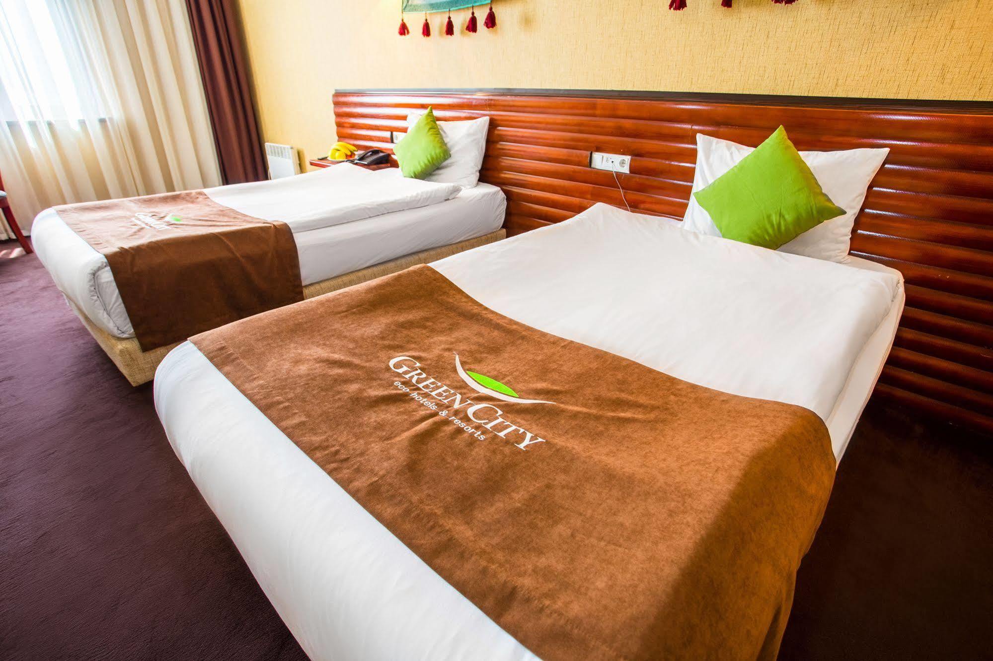 Green City Hotel Bishkek Exterior foto